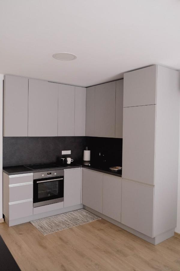Cosy 1 Bedroom Apartment In The Heart Of Old Town With Parking คอนัส ภายนอก รูปภาพ